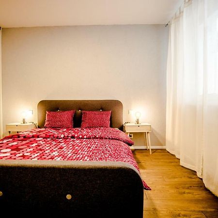 Central Apartments By Kovee Bratislava Bagian luar foto