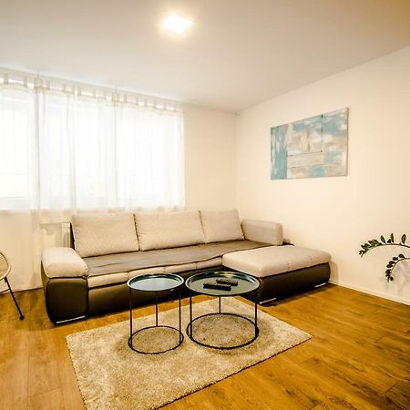 Central Apartments By Kovee Bratislava Bagian luar foto