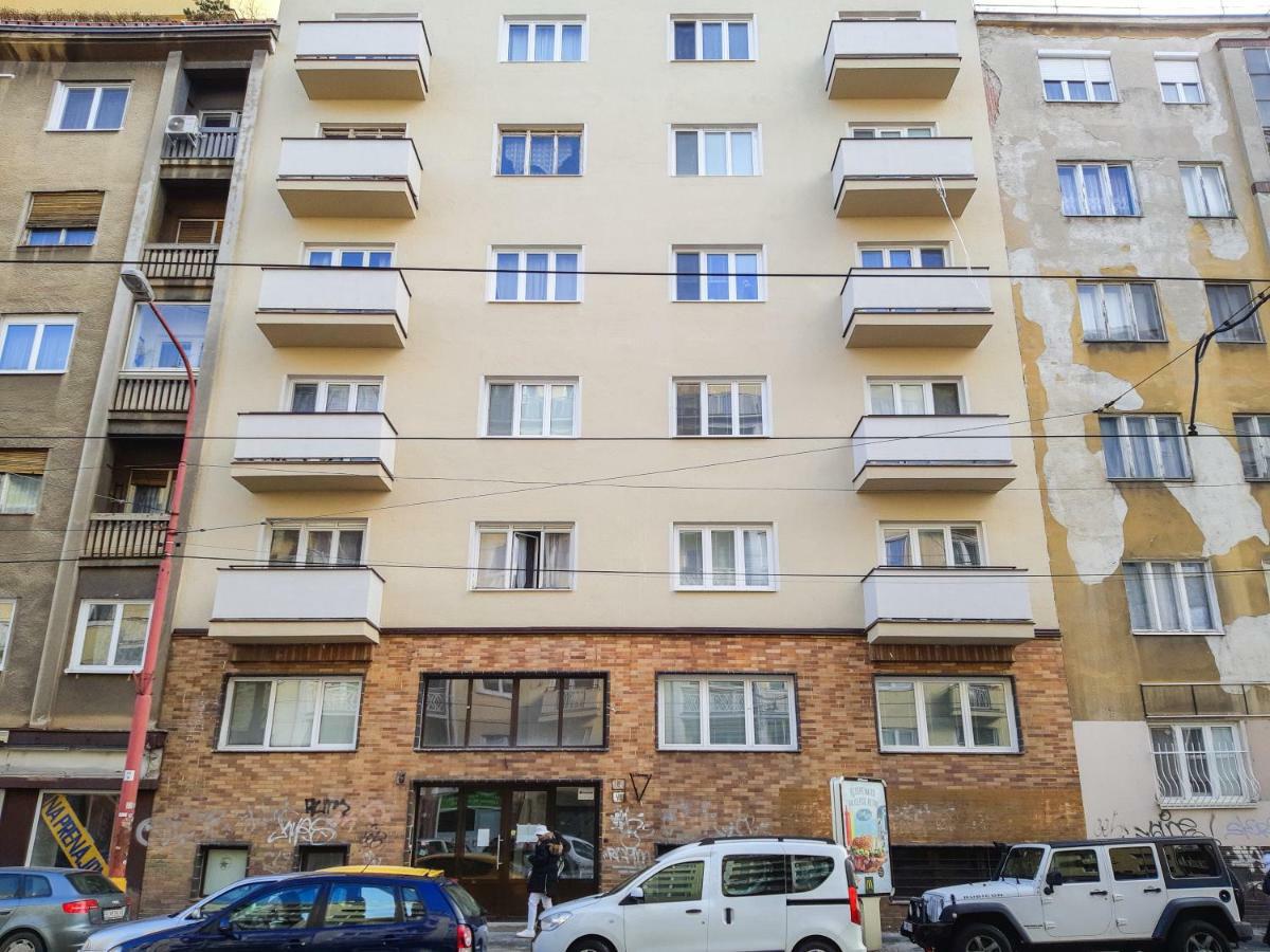 Central Apartments By Kovee Bratislava Bagian luar foto