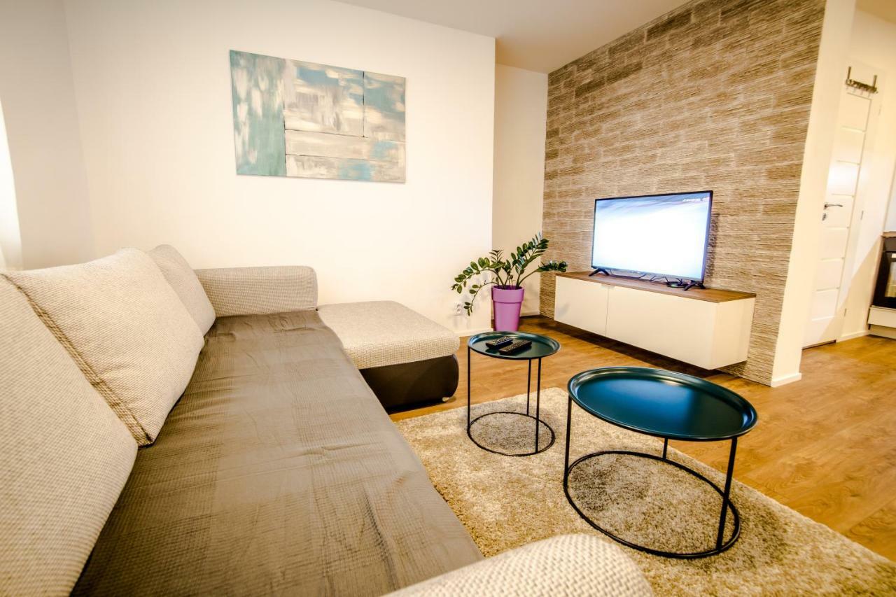 Central Apartments By Kovee Bratislava Bagian luar foto