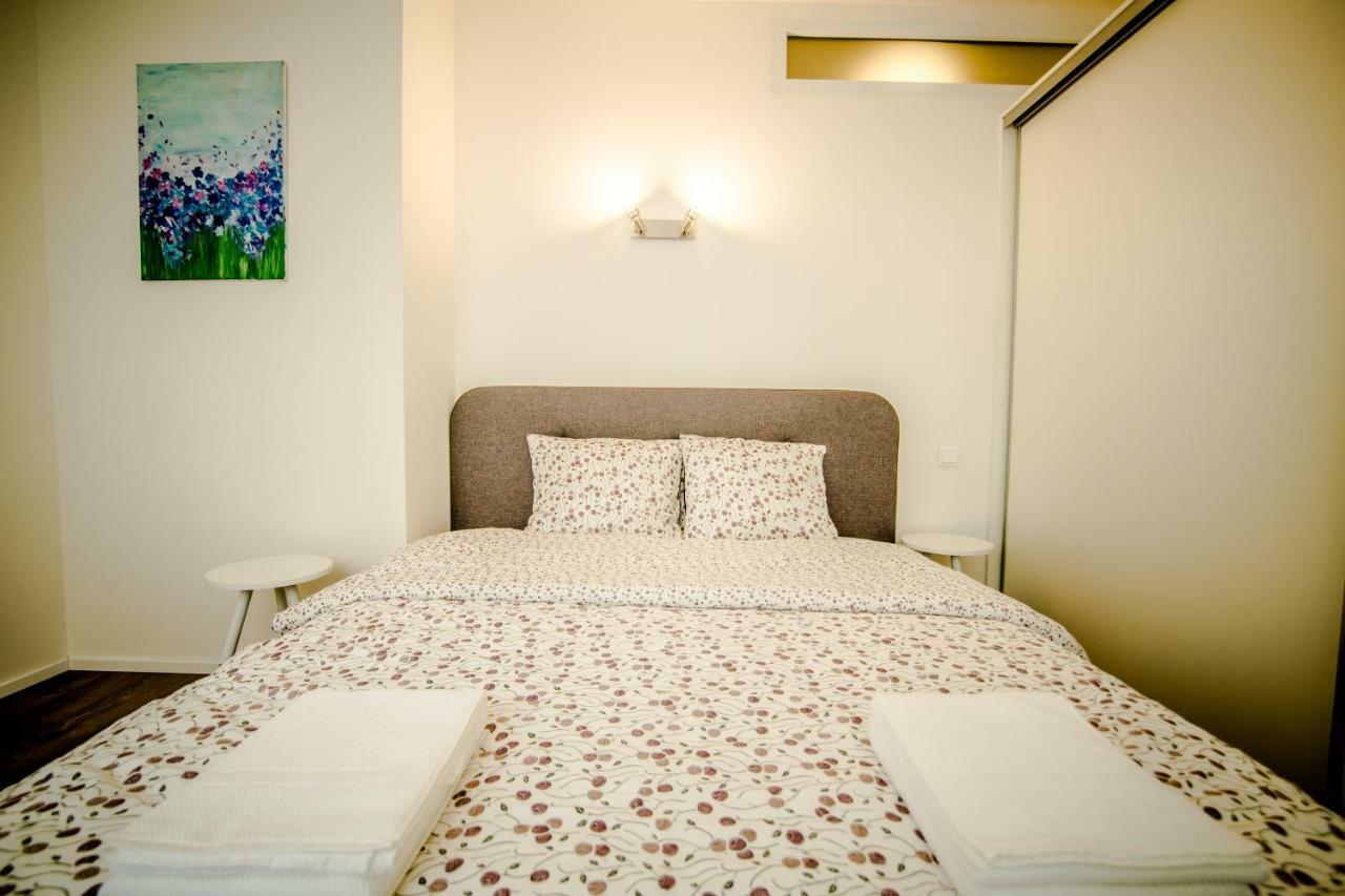Central Apartments By Kovee Bratislava Bagian luar foto