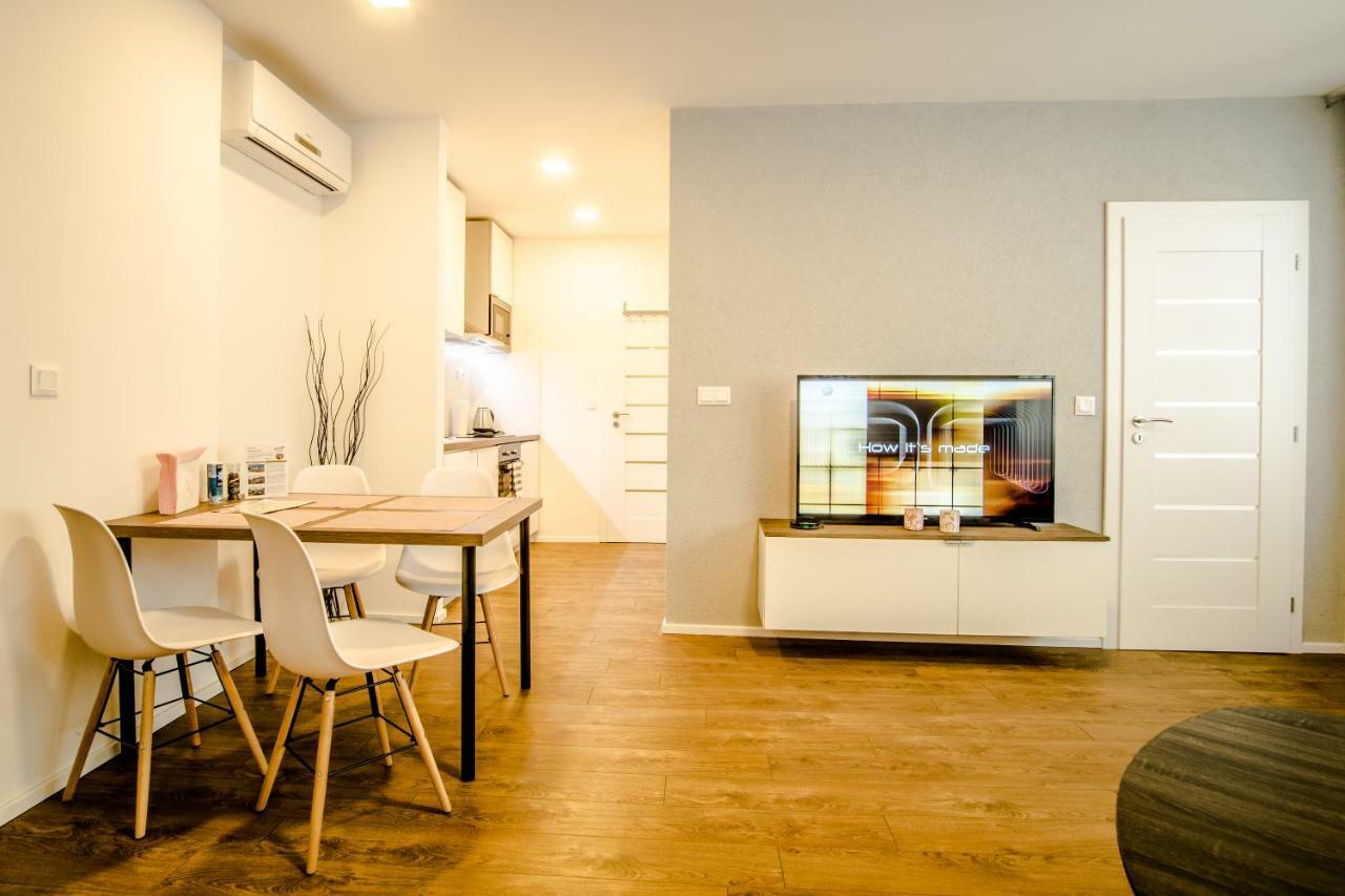 Central Apartments By Kovee Bratislava Bagian luar foto