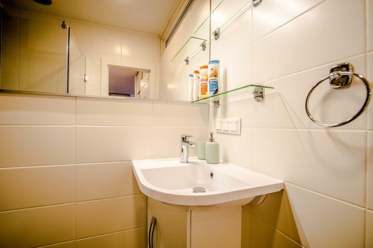 Central Apartments By Kovee Bratislava Bagian luar foto