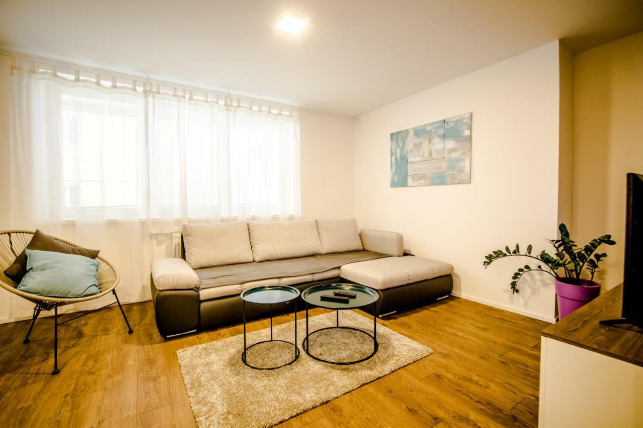 Central Apartments By Kovee Bratislava Bagian luar foto